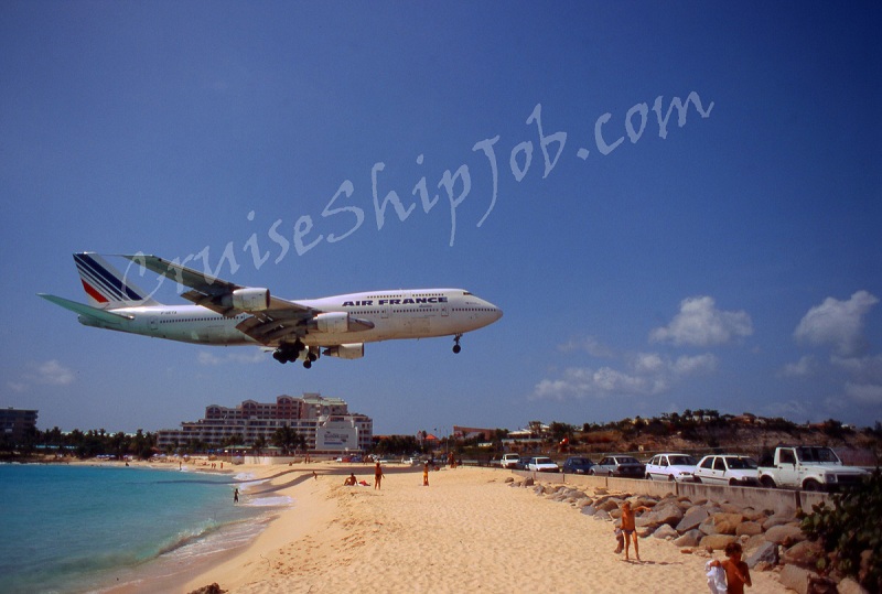 Cruise ship crew member photo of Air France Boeing 747 low landing over Maho beach in St. Maarten